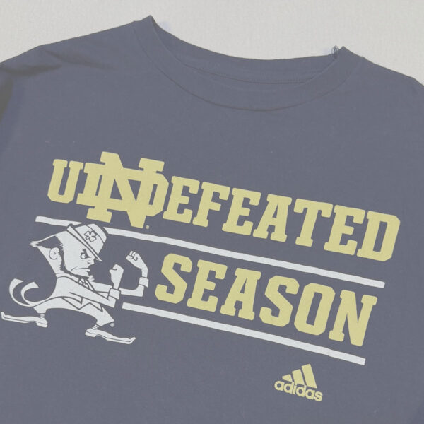 Playera Notre Dame Fighting Irish Undefeated Season Adidas