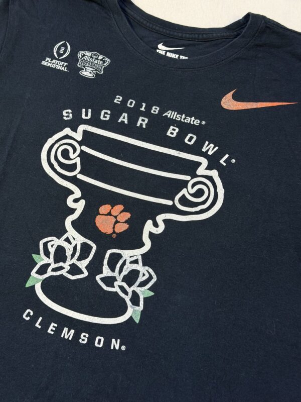 clem-m-01-3 Playera NCAA Clemson Tigers Sugar Bowl 2018 Nike - Talla M (Importado USA)