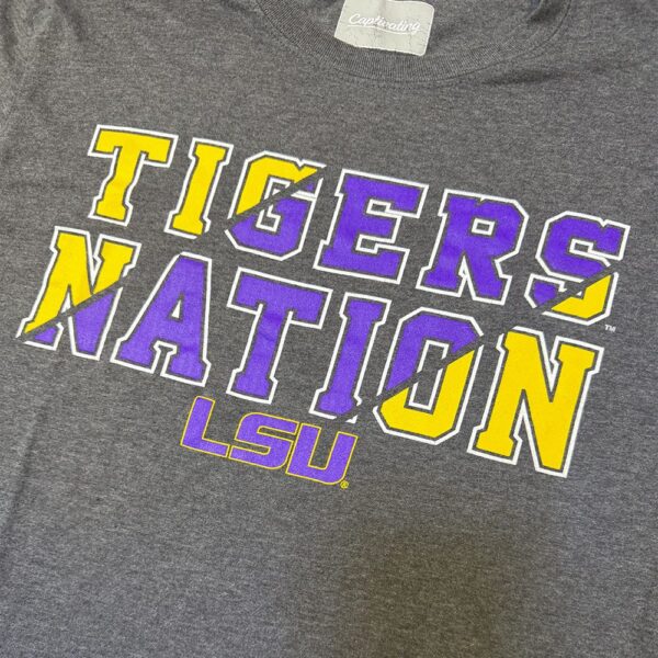 Playera Manga Larga NCAA LSU Tigers Nation (Captivating) - Talla M (Importado USA)