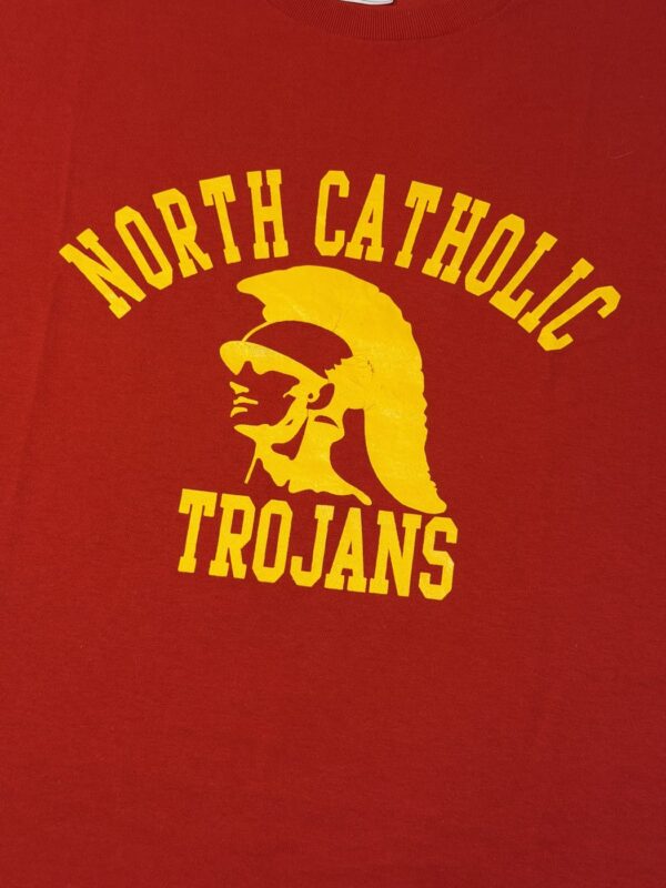Playera North Catholic Trojans - Talla M (Importado USA)