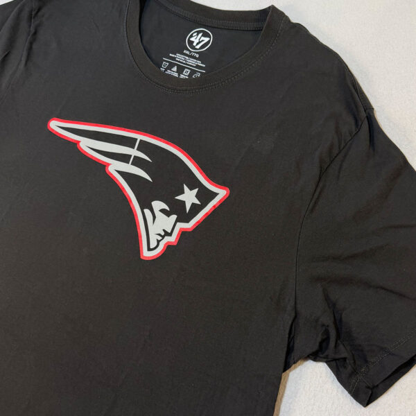 PATS1 Playera 47 Brand New England Patriots NFL Negra Talla XL